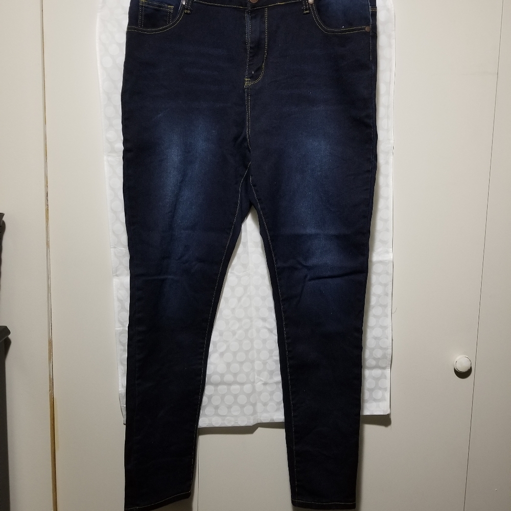 City Chic Harley Midrise Ankle Grazer Jean's, Darkwash, 16R Excellent co…